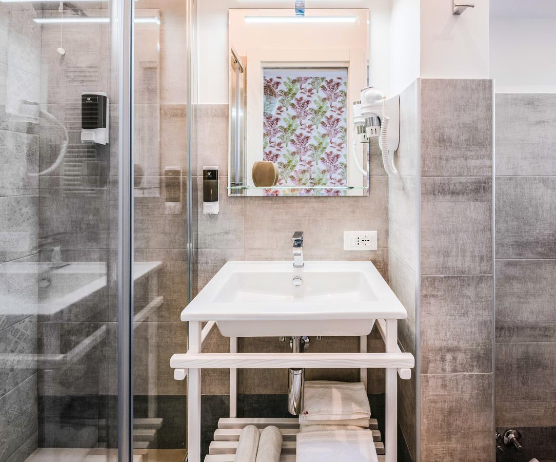 Lele Rooms San Lorenzo โรม ภายนอก รูปภาพ